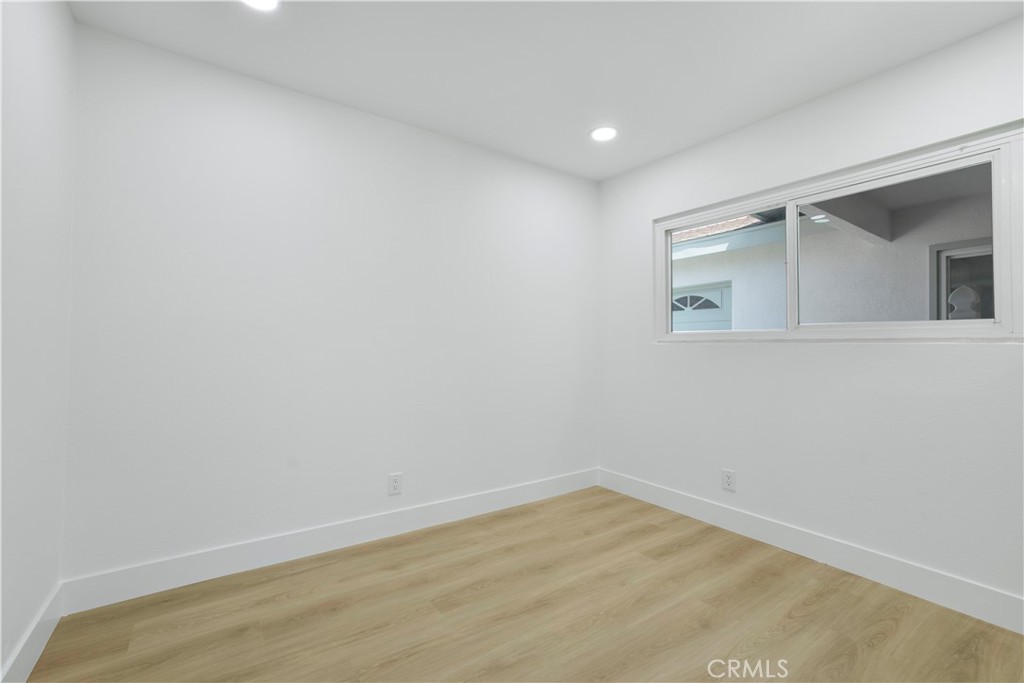 2713 N Larchmont Avenue