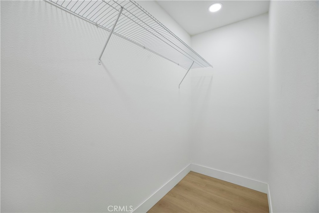 2713 N Larchmont Avenue