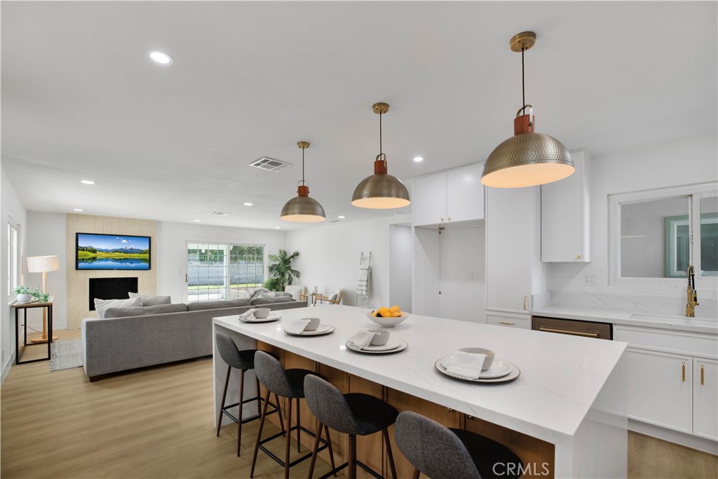 2713 N Larchmont Avenue