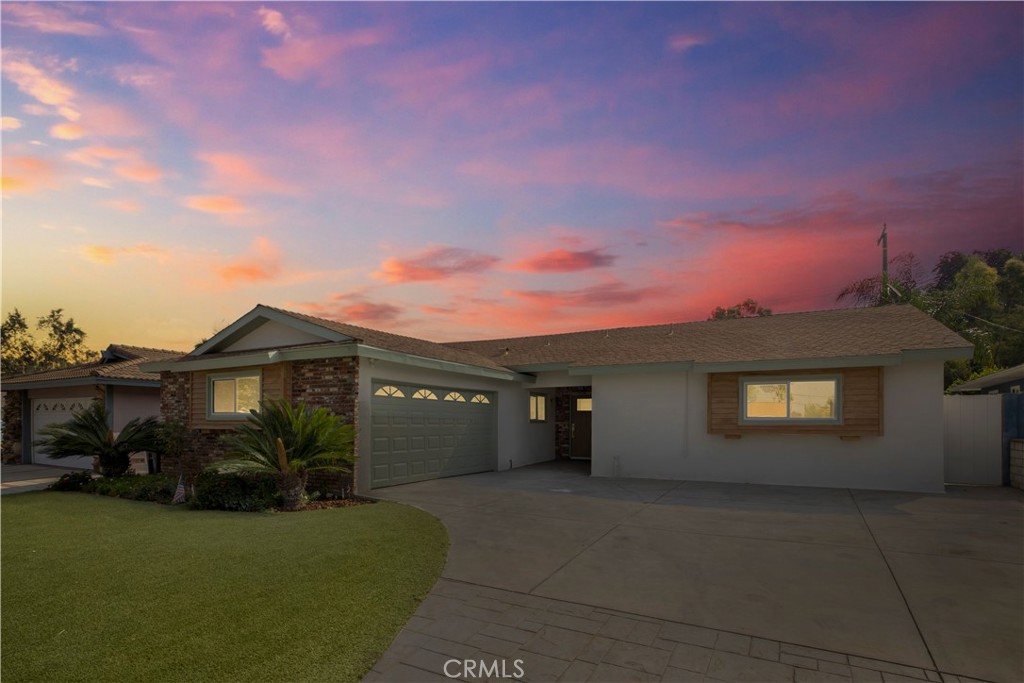 2713 N Larchmont Avenue