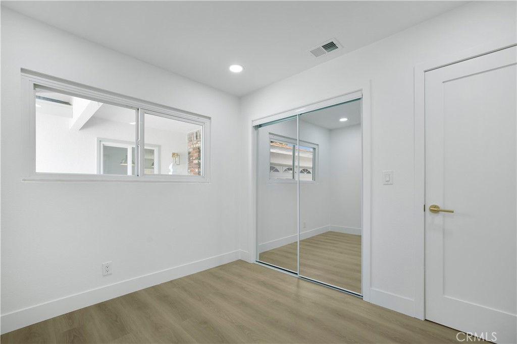 2713 N Larchmont Avenue