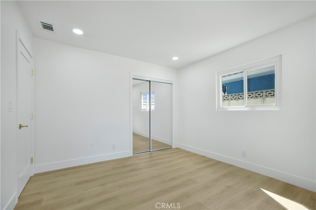 2713 N Larchmont Avenue