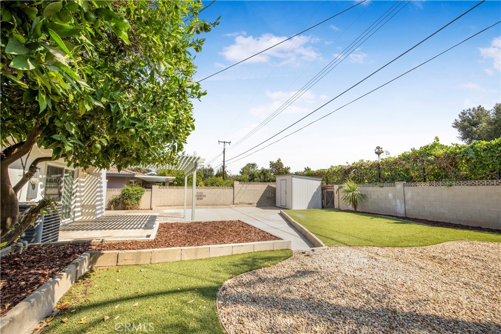 2713 N Larchmont Avenue