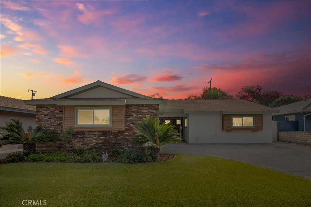 2713 N Larchmont Avenue