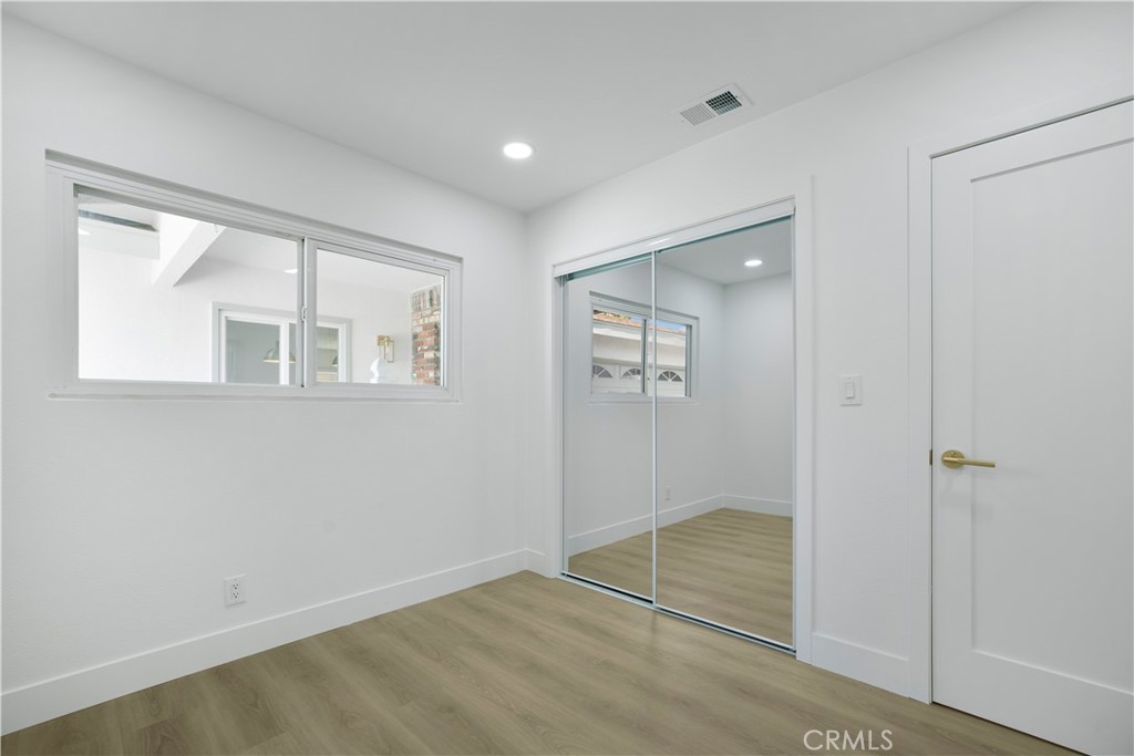 2713 N Larchmont Avenue