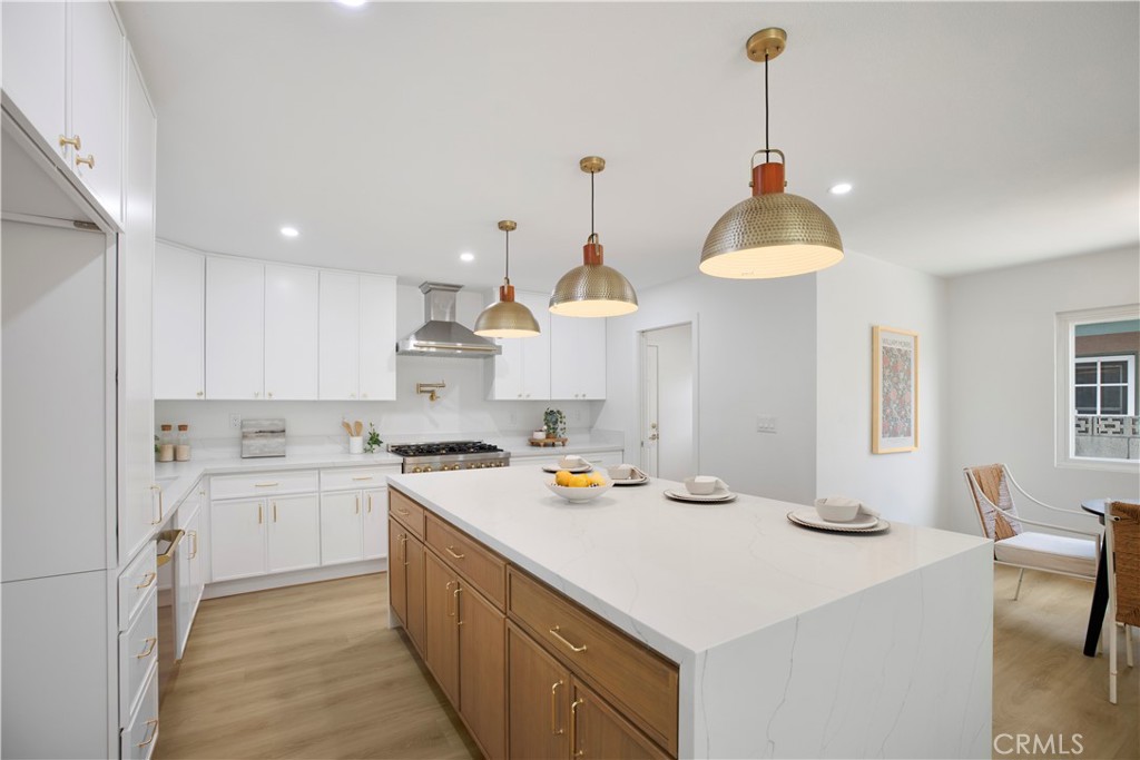 2713 N Larchmont Avenue