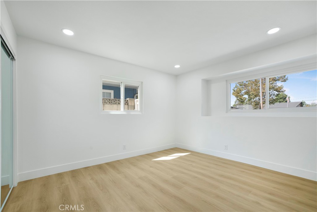 2713 N Larchmont Avenue