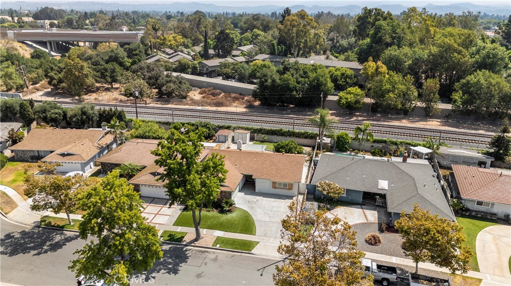 2713 N Larchmont Avenue