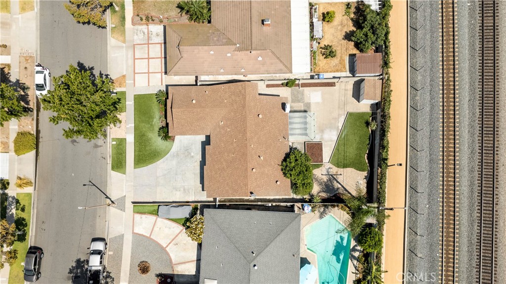 2713 N Larchmont Avenue