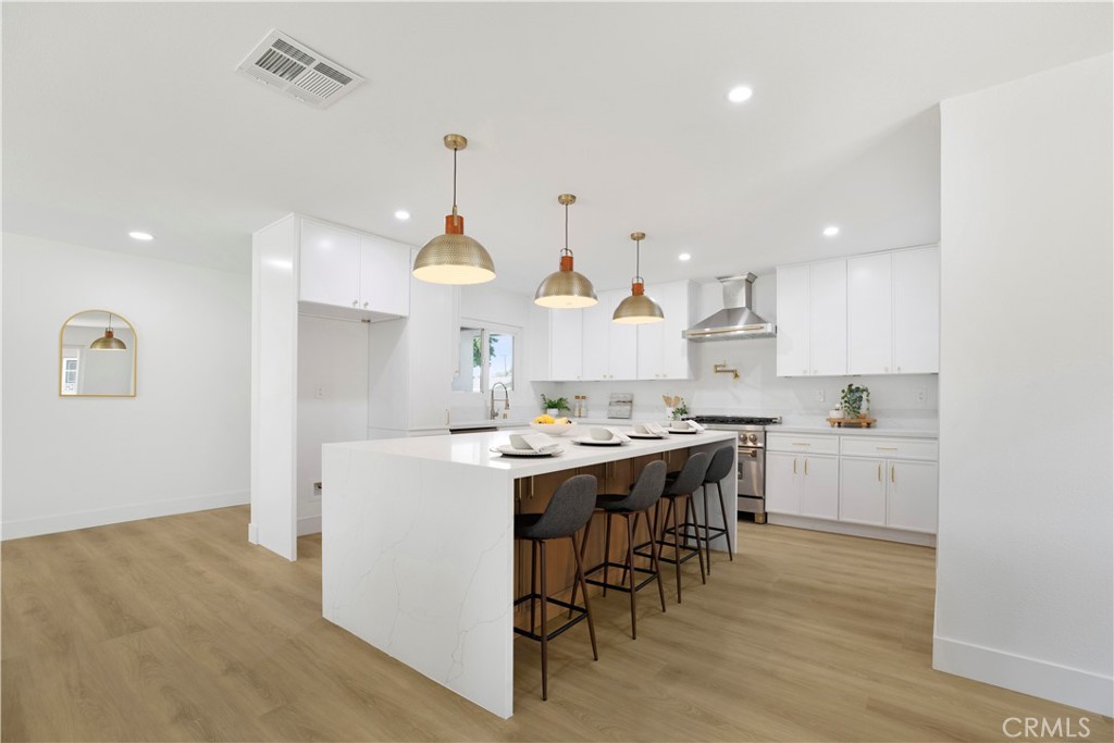 2713 N Larchmont Avenue