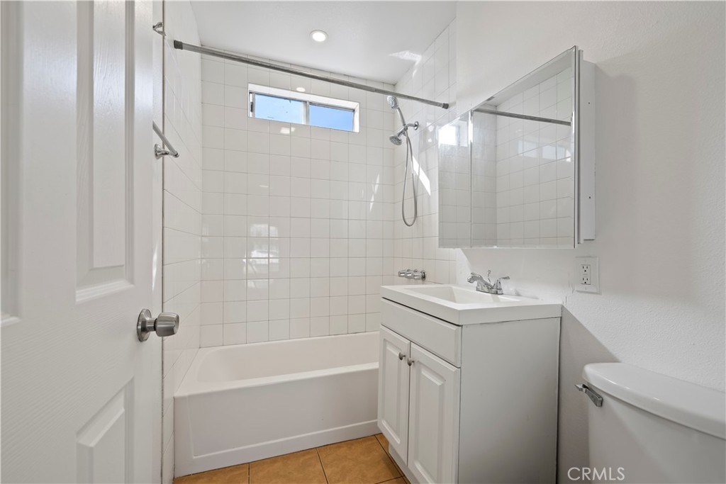 605 W 1st
