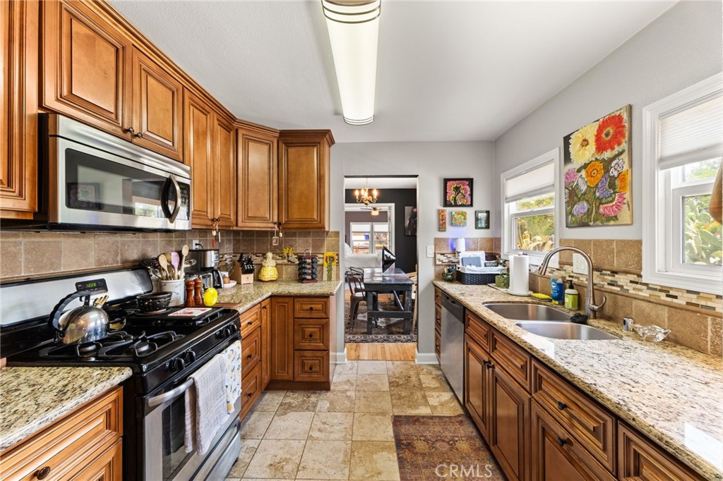 9423 Lomita Drive