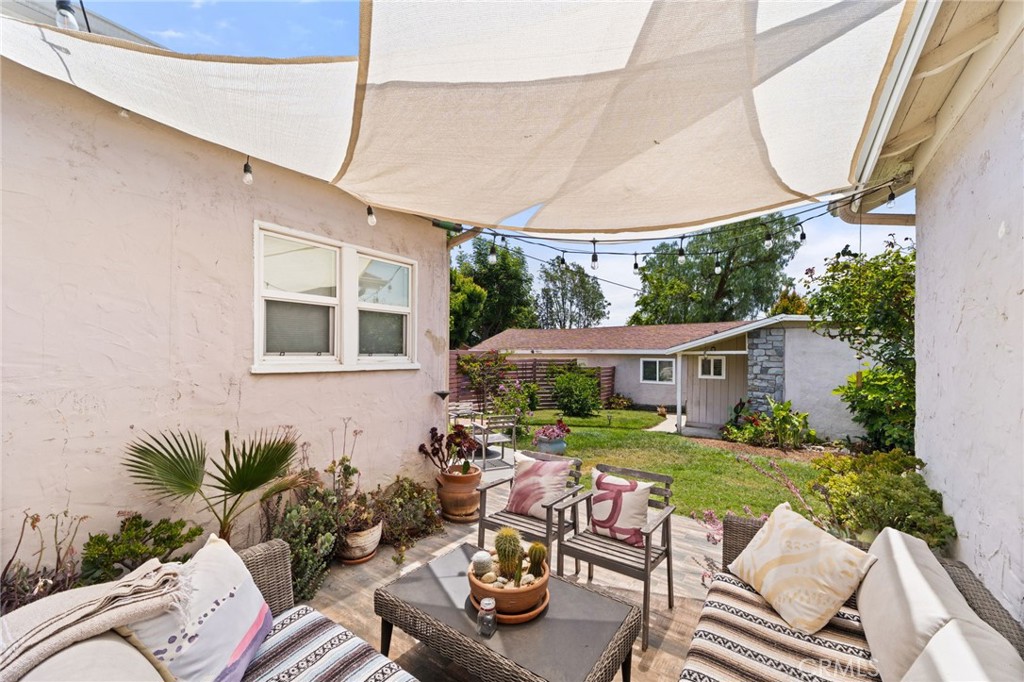 9423 Lomita Drive