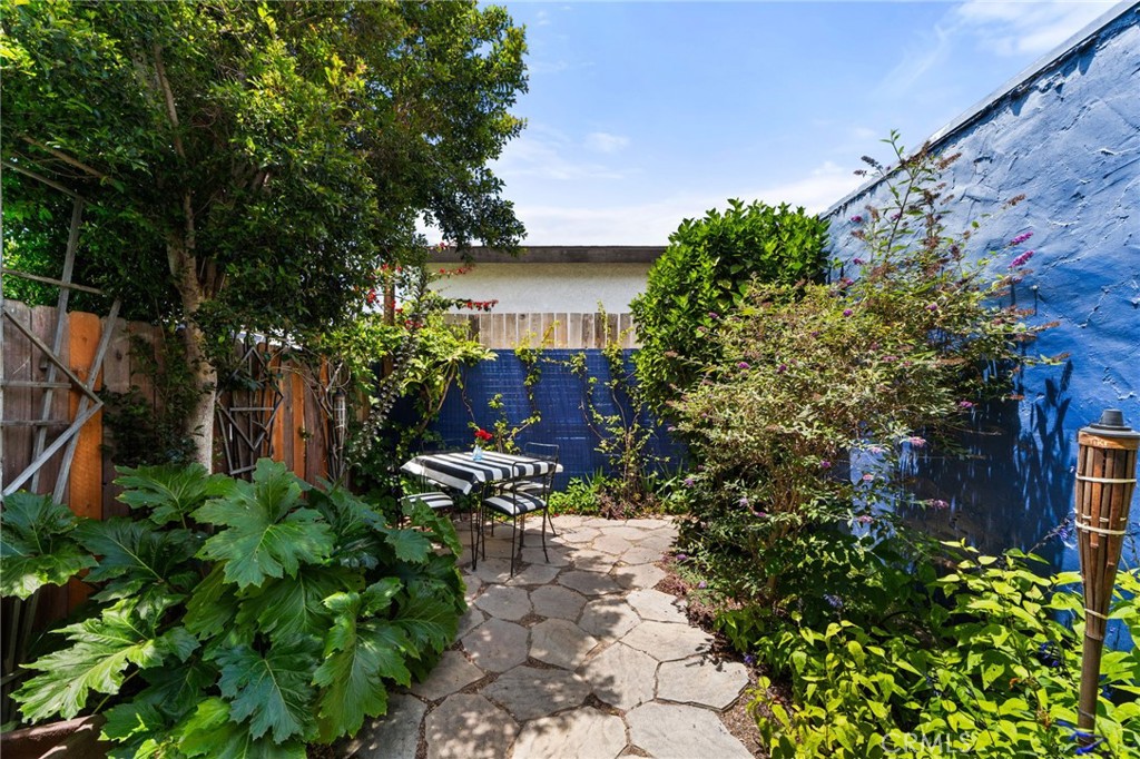 9423 Lomita Drive