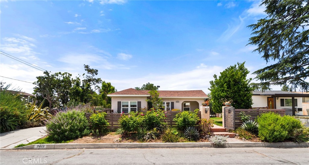 9423 Lomita Drive