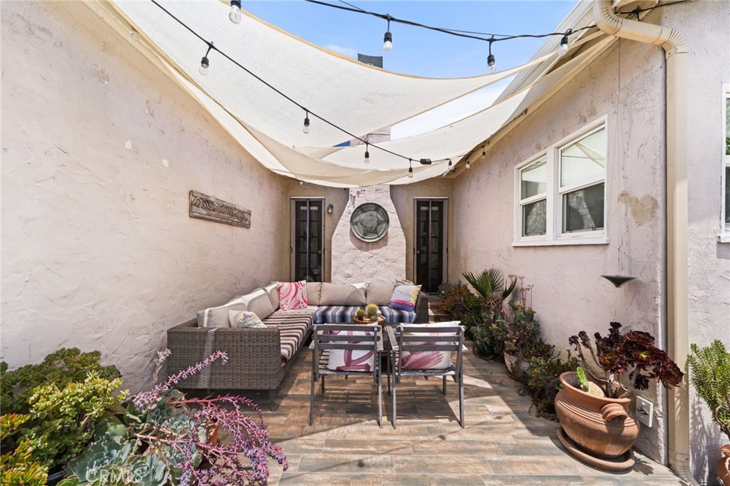 9423 Lomita Drive
