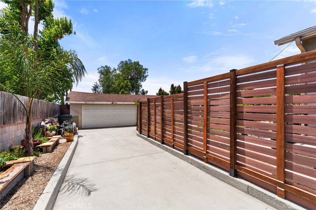 9423 Lomita Drive