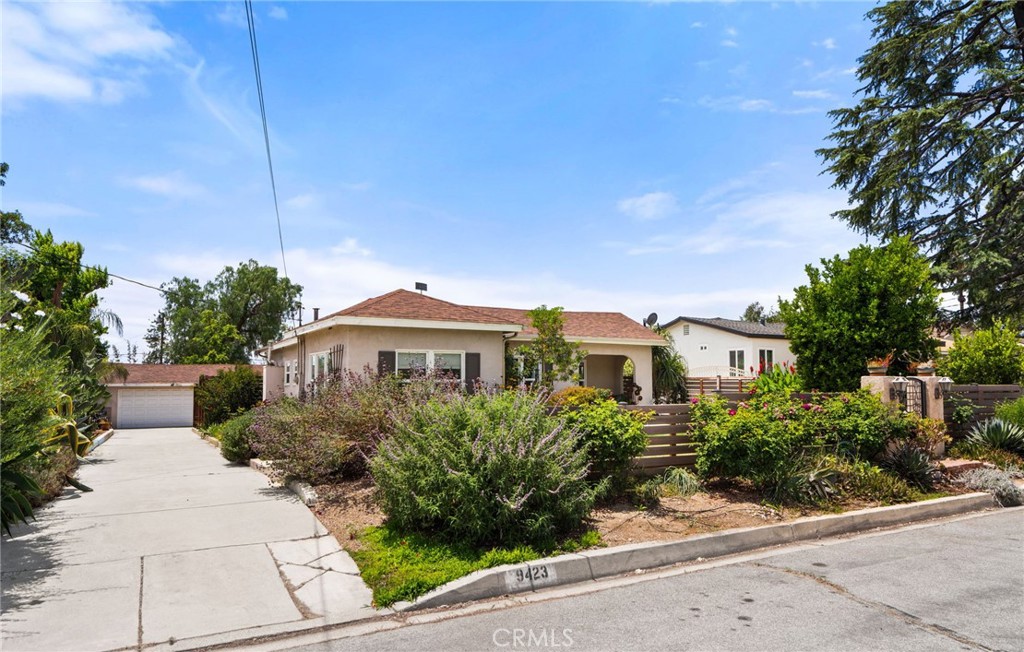 9423 Lomita Drive