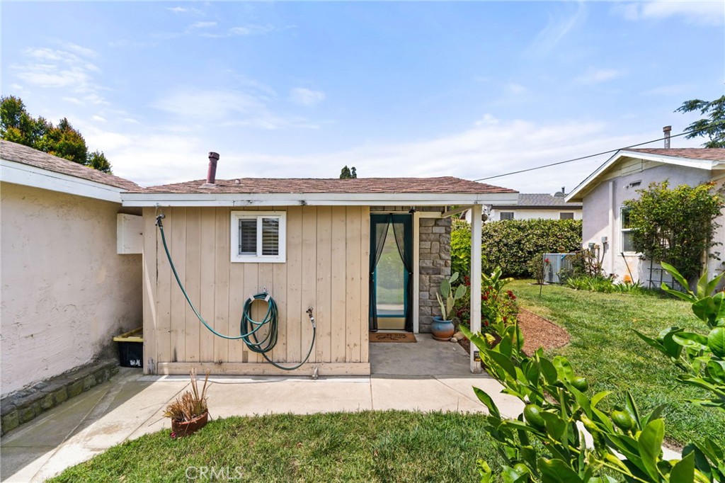 9423 Lomita Drive