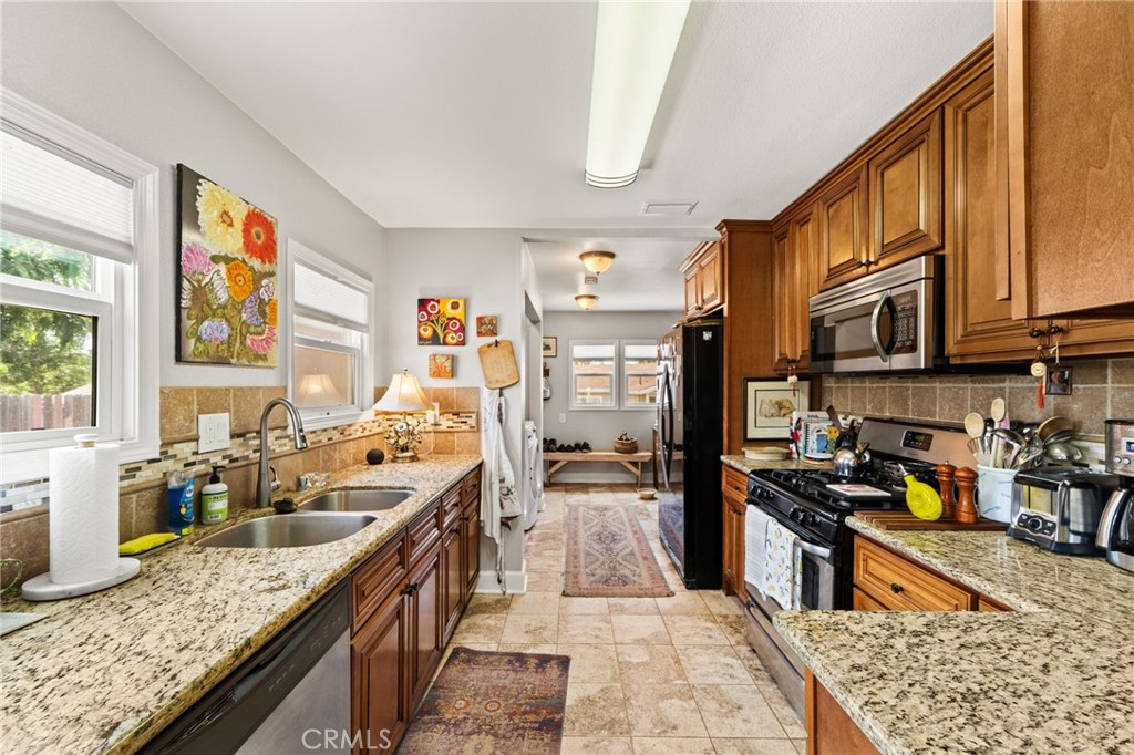 9423 Lomita Drive