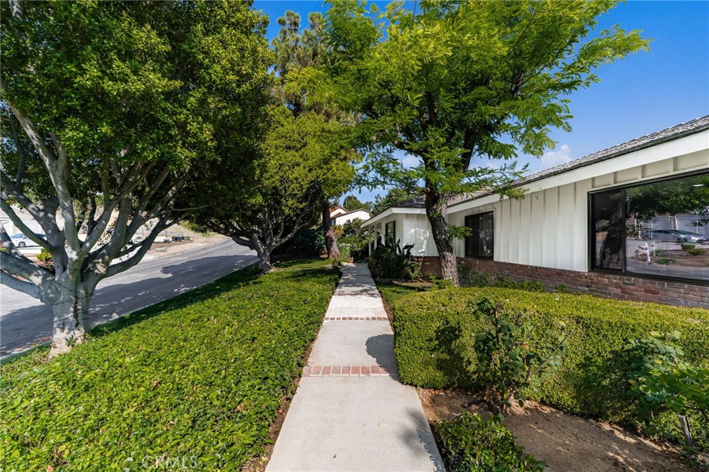 225 Summit Road