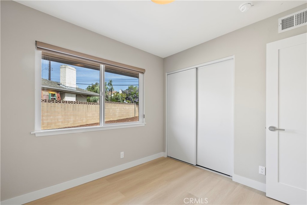 9056 La Vine