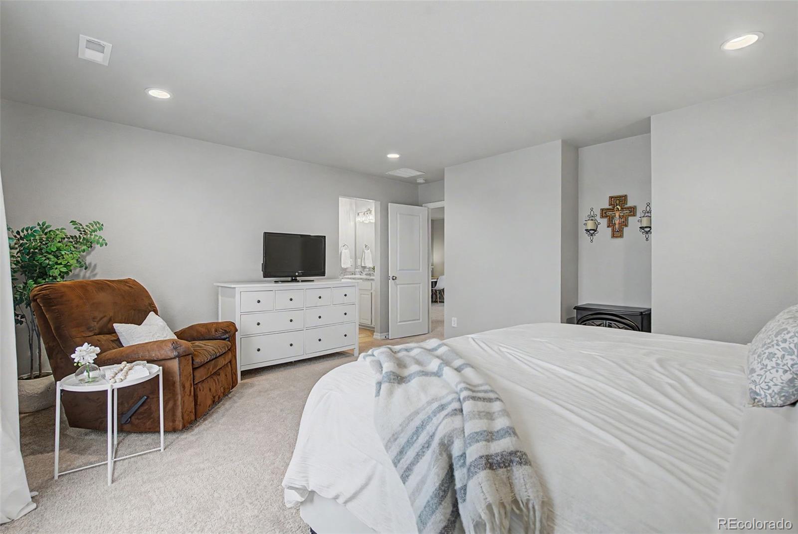 7994 Hardwood Circle