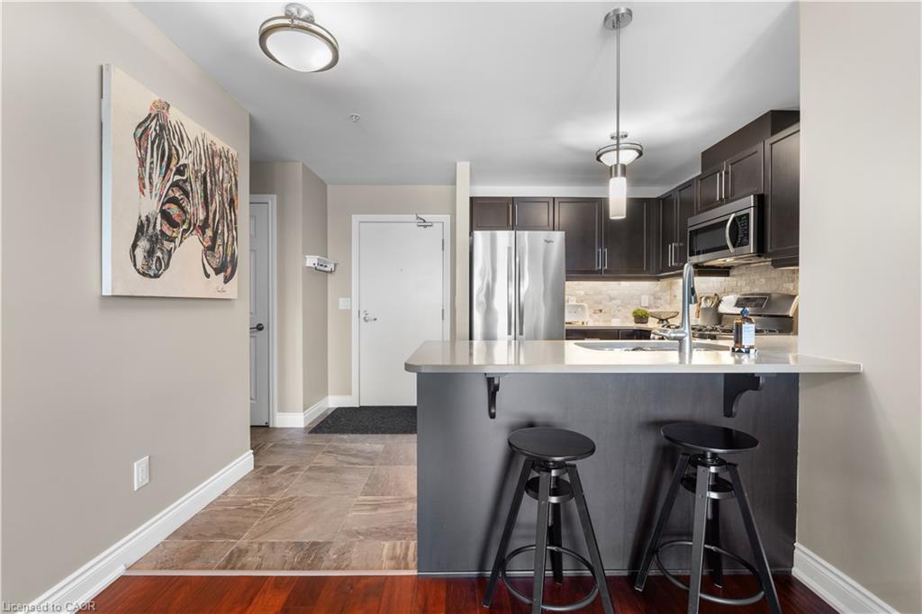 302-106 Bard Boulevard Unit: 302