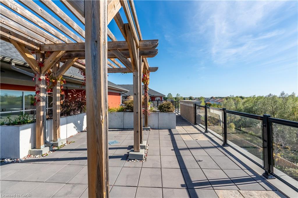 302-106 Bard Boulevard Unit: 302