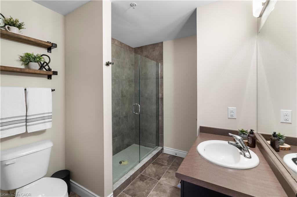 302-106 Bard Boulevard Unit: 302