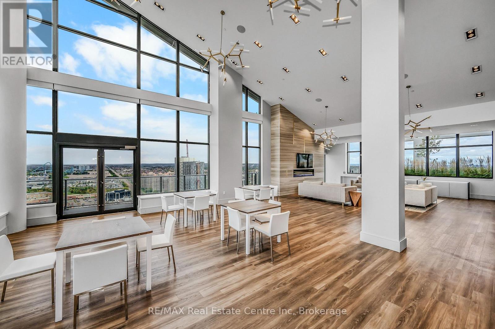 PH114 - 9000 JANE STREET
