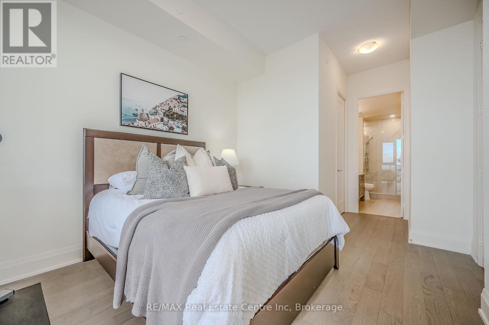 PH114 - 9000 JANE STREET