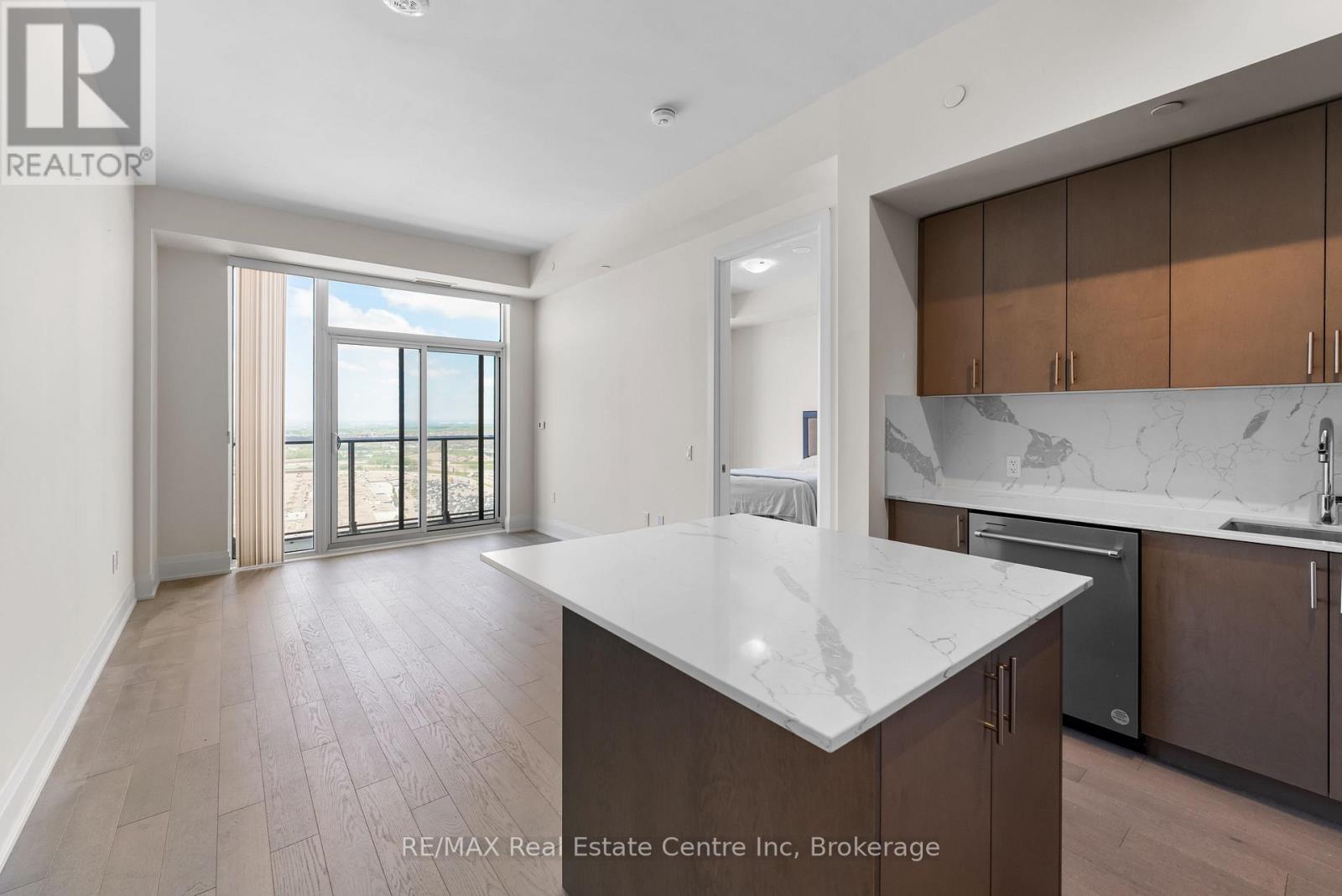 PH114 - 9000 JANE STREET