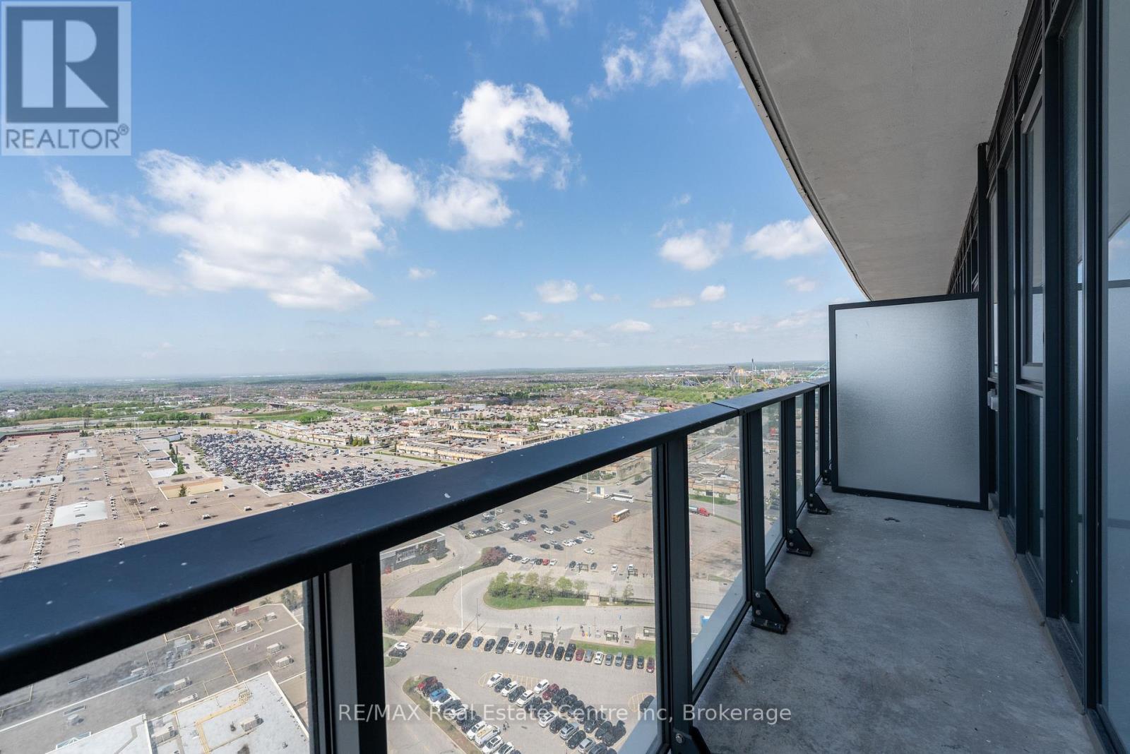 PH114 - 9000 JANE STREET