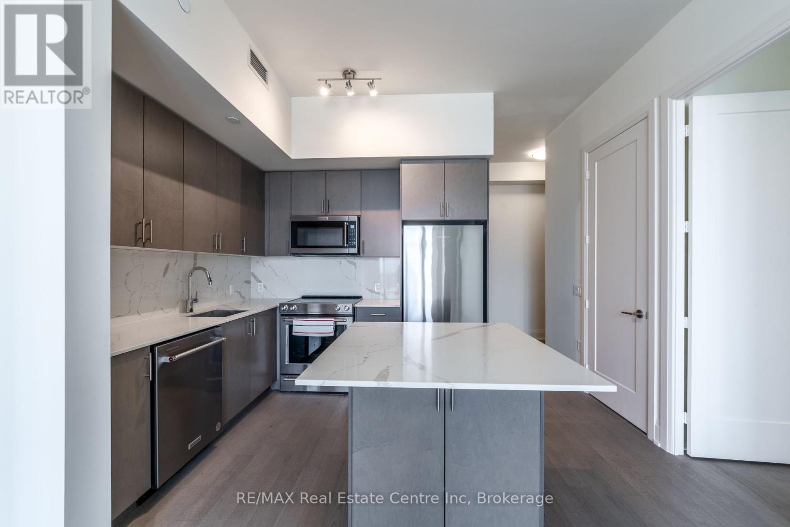 PH114 - 9000 JANE STREET
