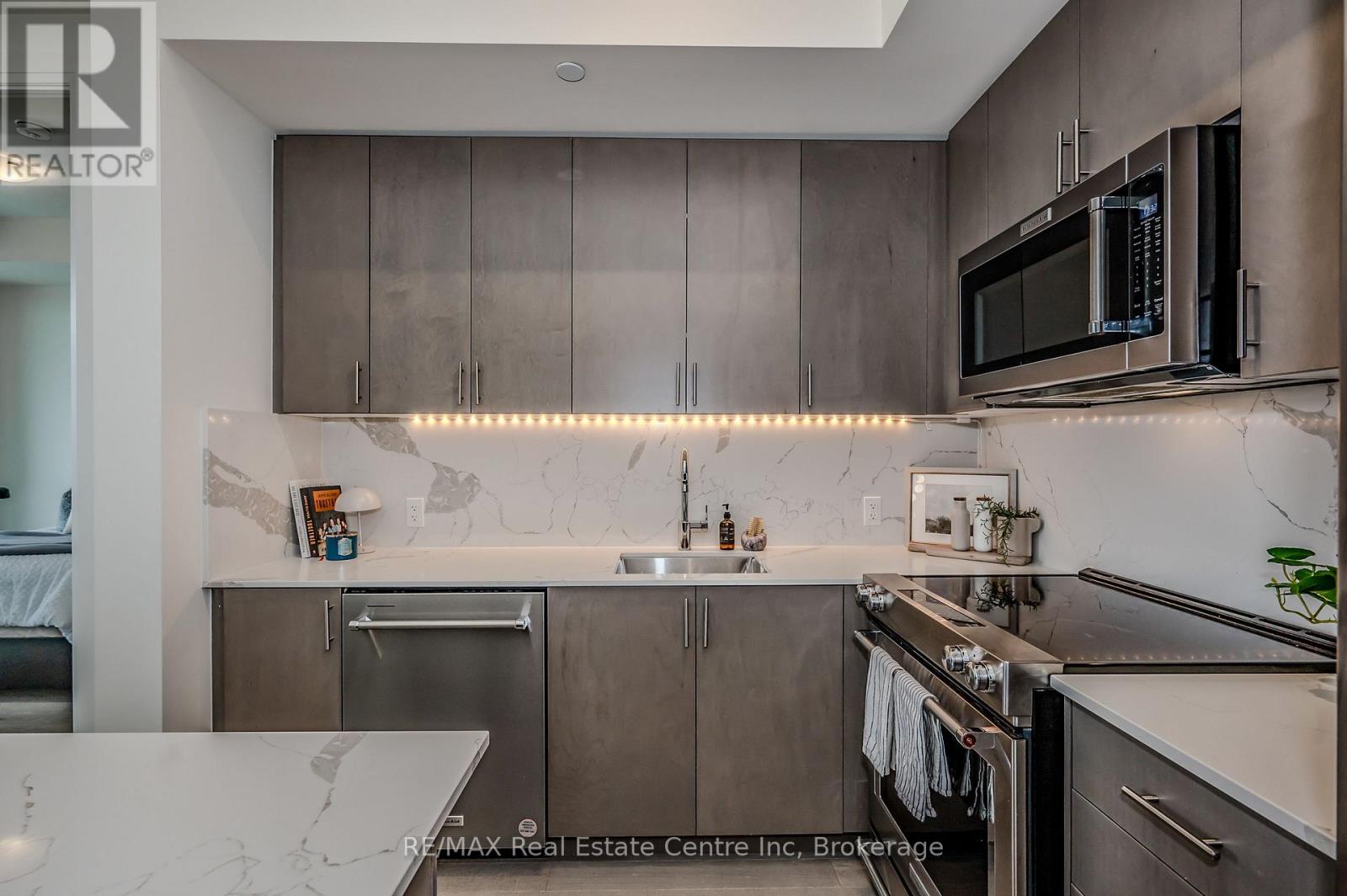PH114 - 9000 JANE STREET