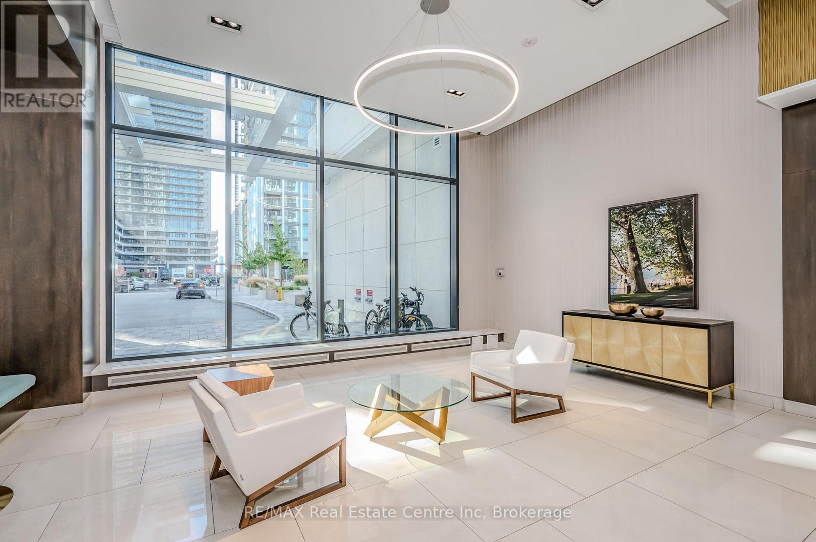 PH114 - 9000 JANE STREET