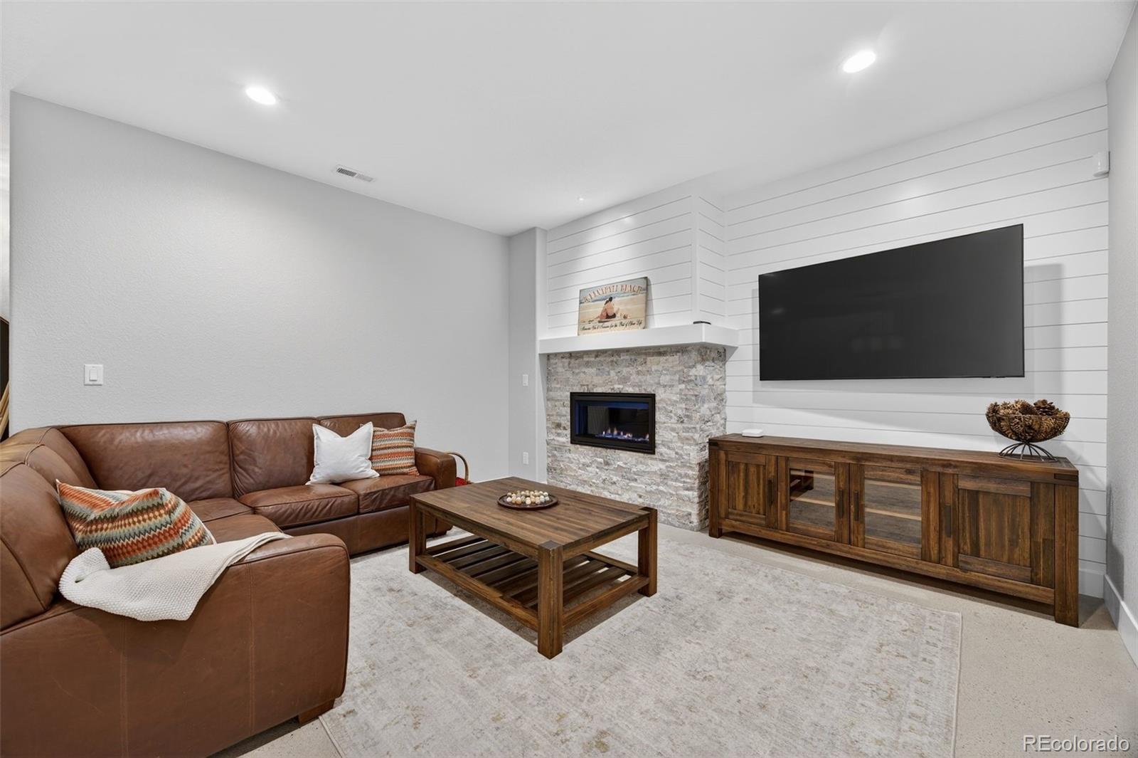 9498 Wagonwheel Drive