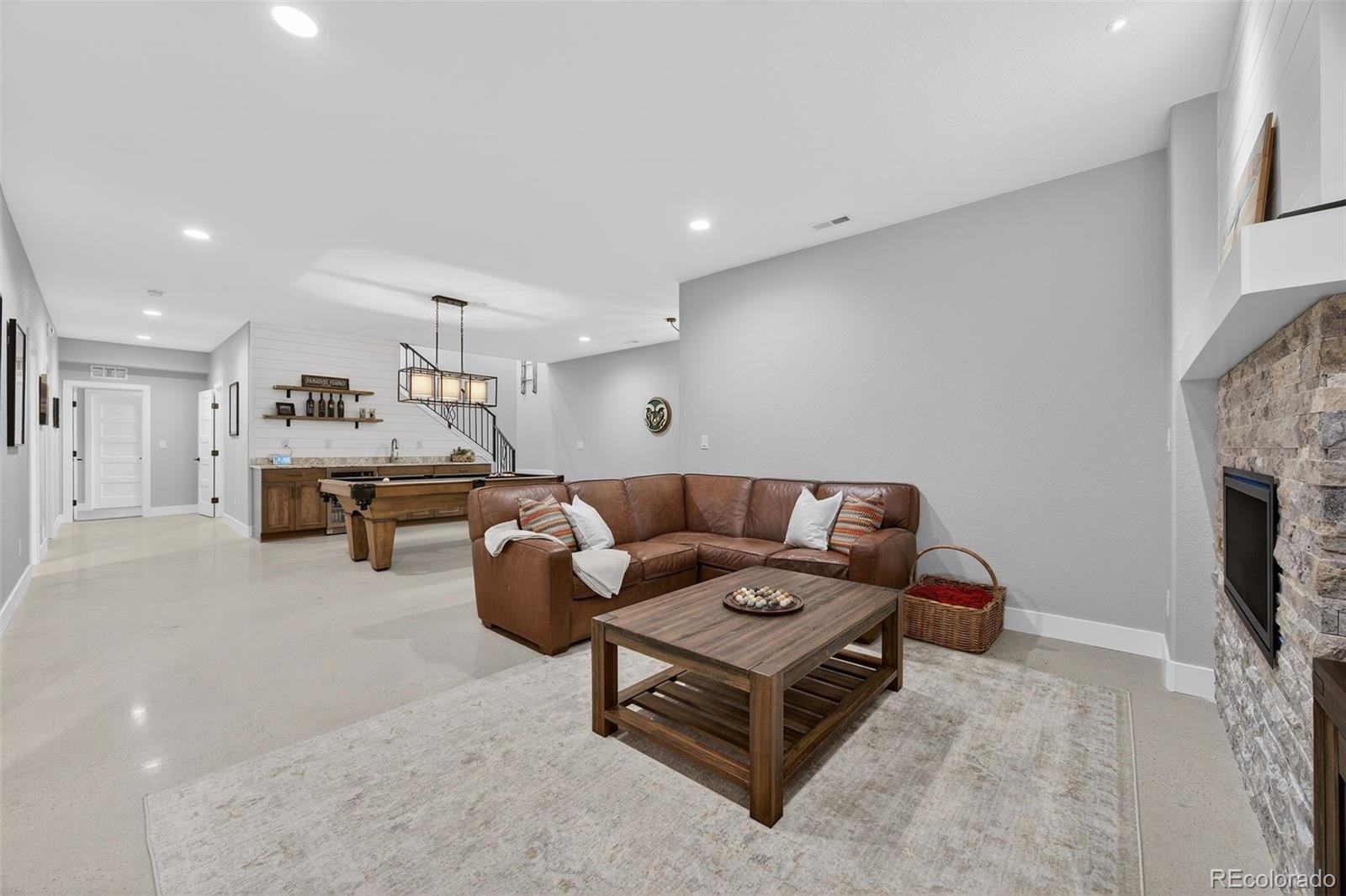 9498 Wagonwheel Drive