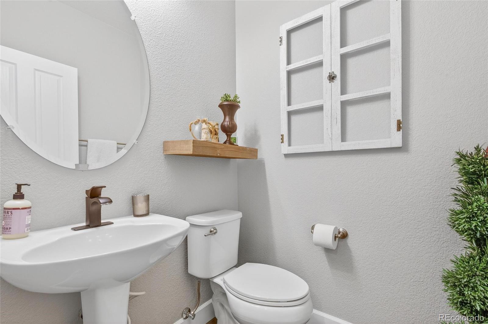 875 Brookhurst Avenue Unit: B