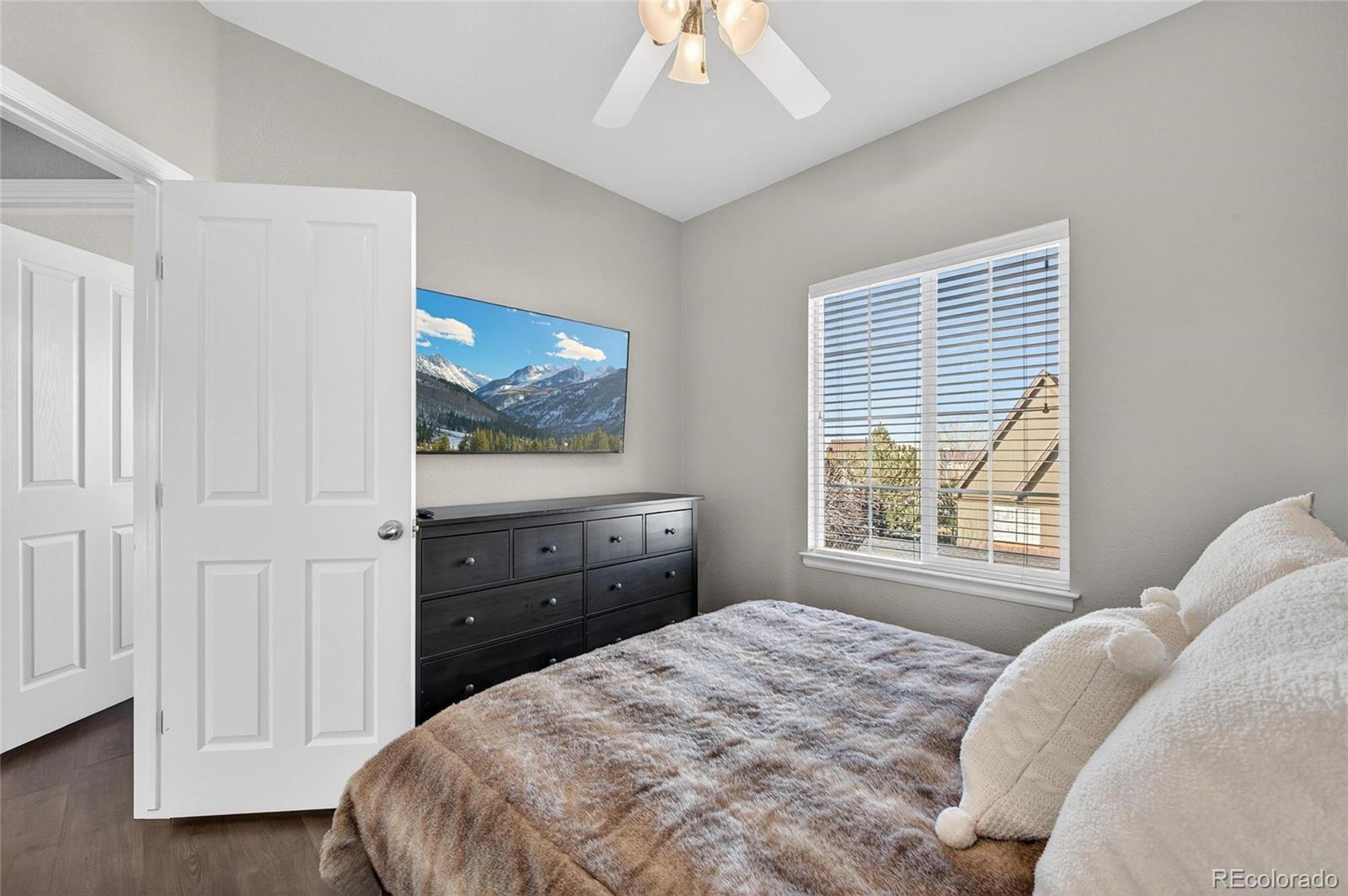 875 Brookhurst Avenue Unit: B