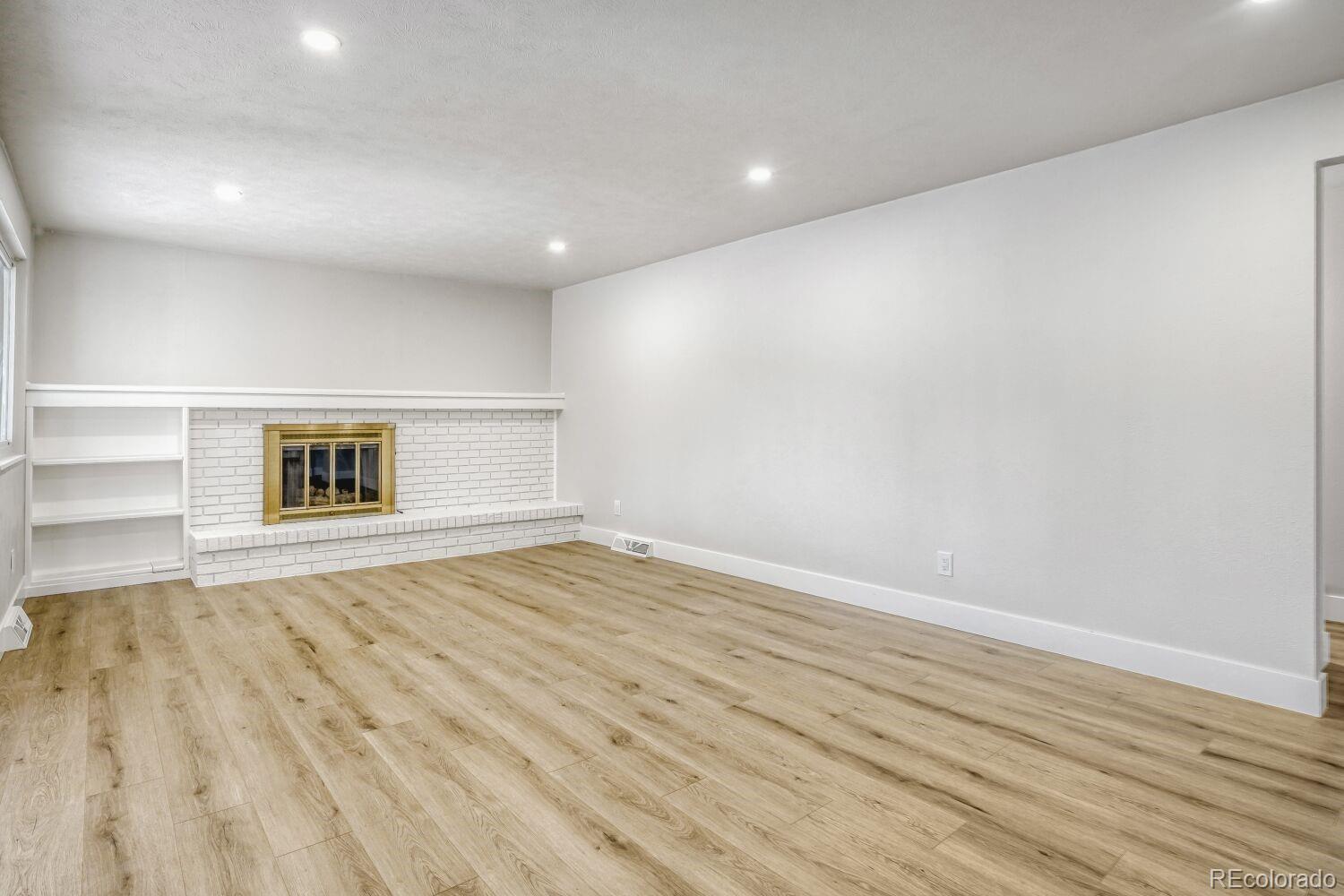 7037 S Newland Street