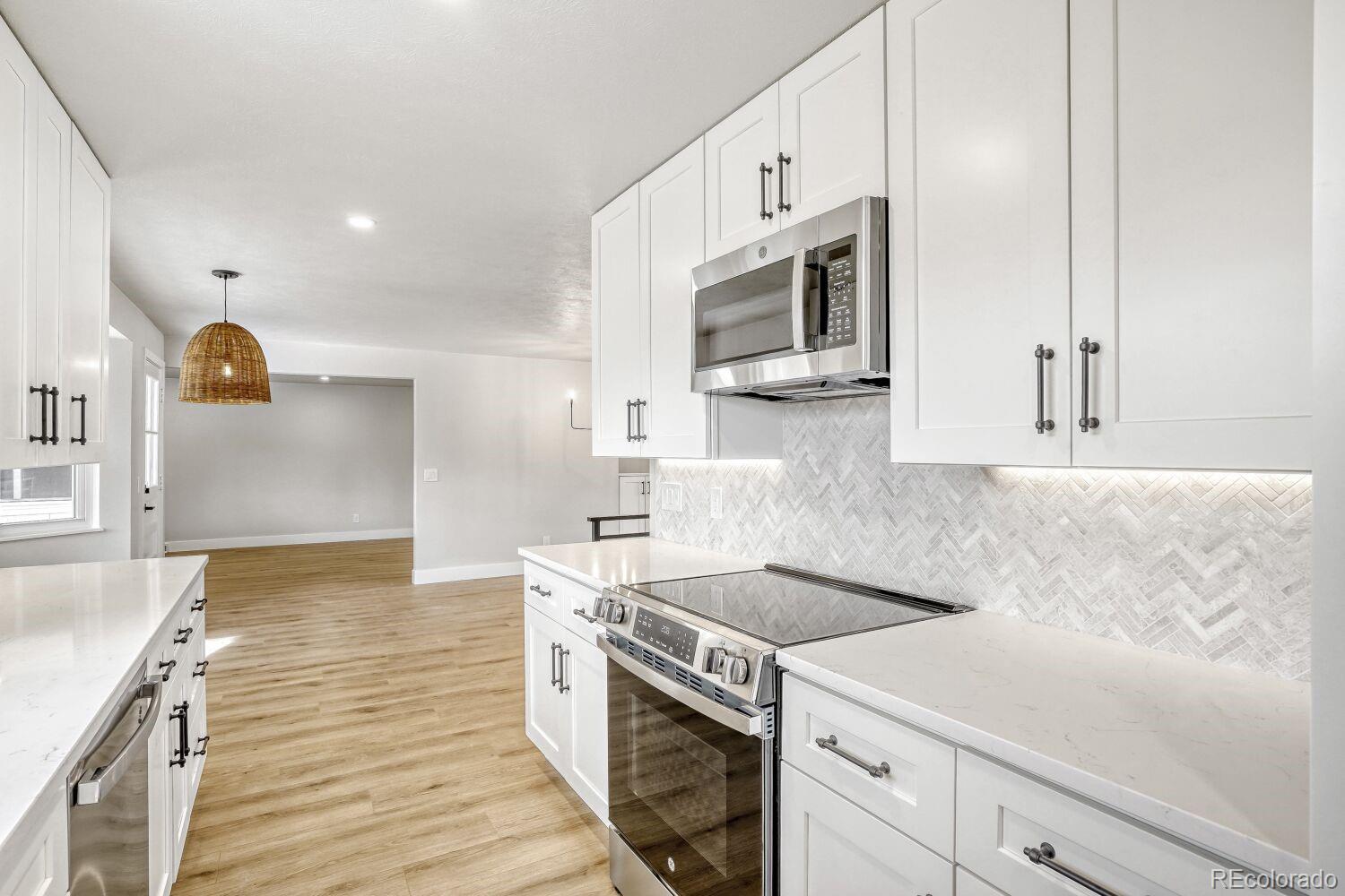 7037 S Newland Street