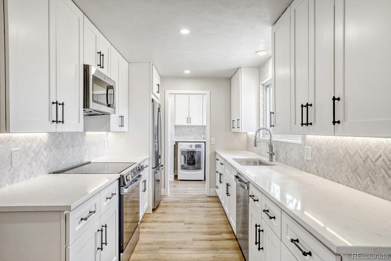 7037 S Newland Street