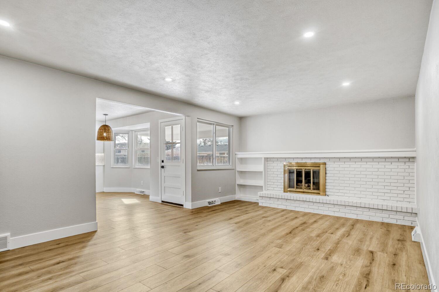 7037 S Newland Street