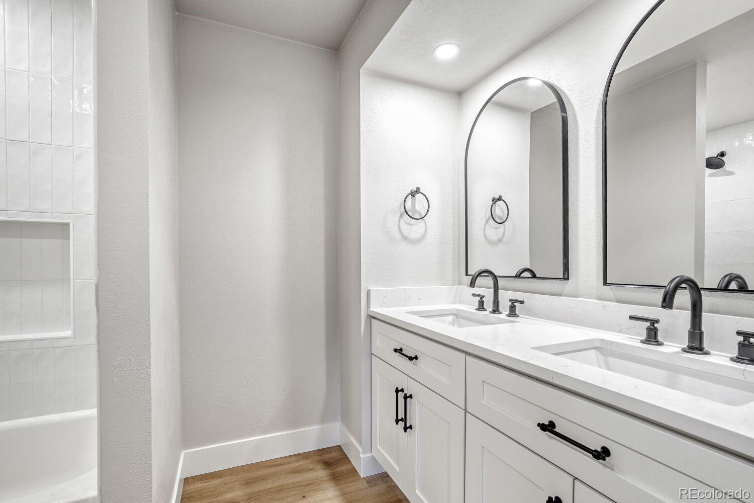 7037 S Newland Street