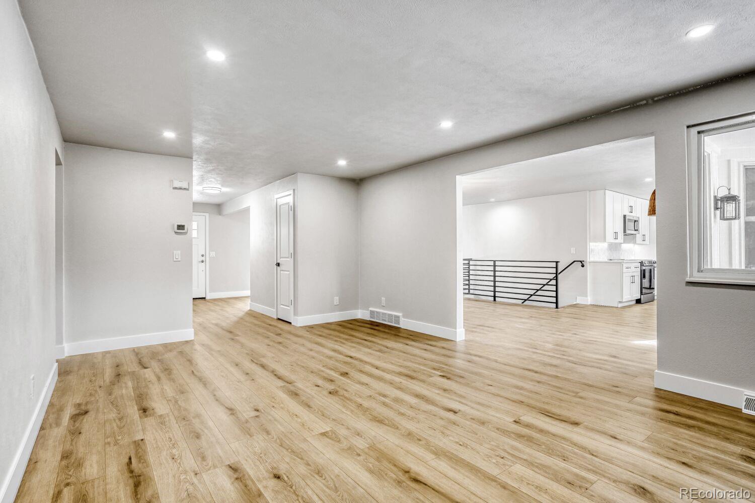 7037 S Newland Street