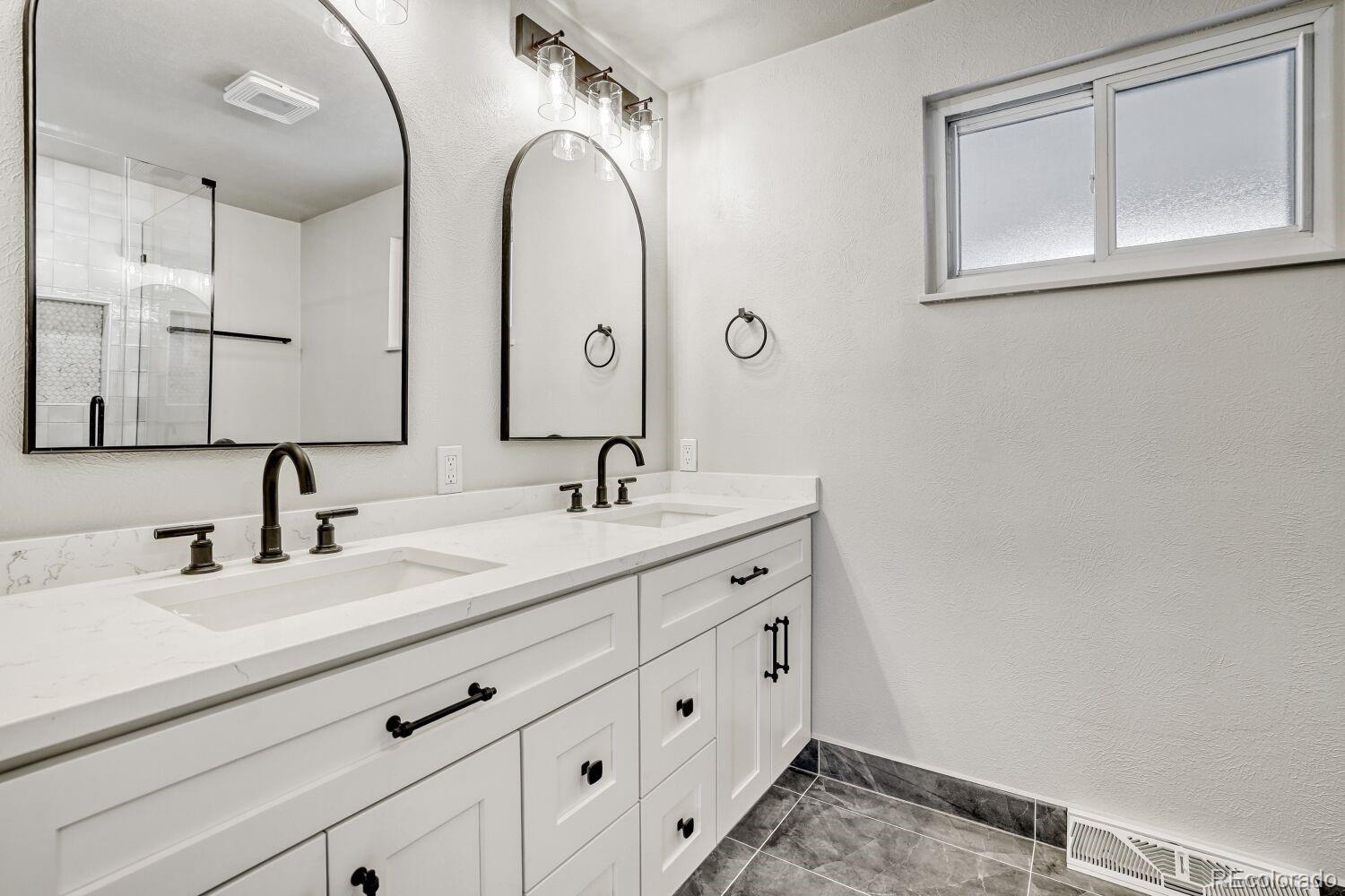 7037 S Newland Street