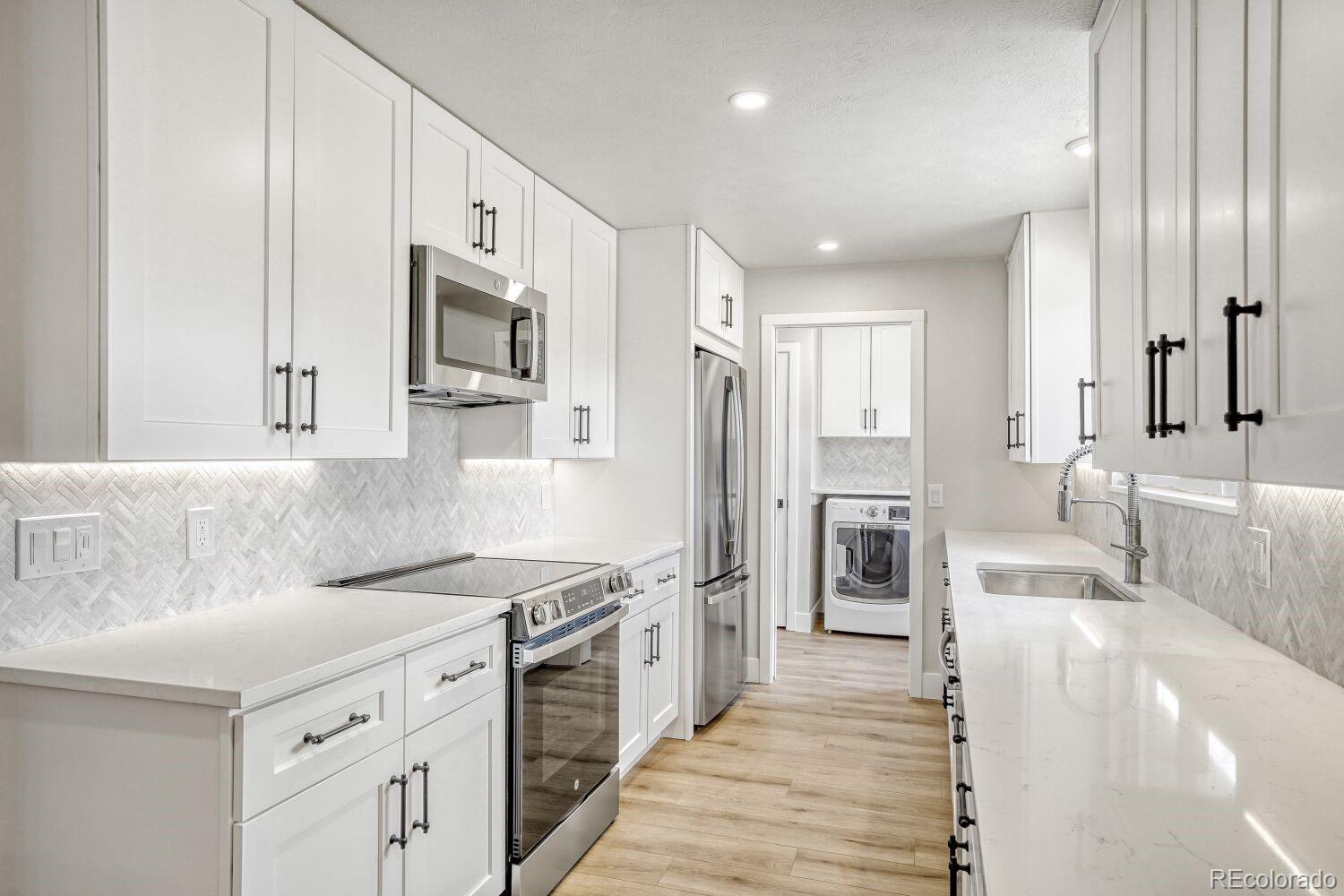 7037 S Newland Street