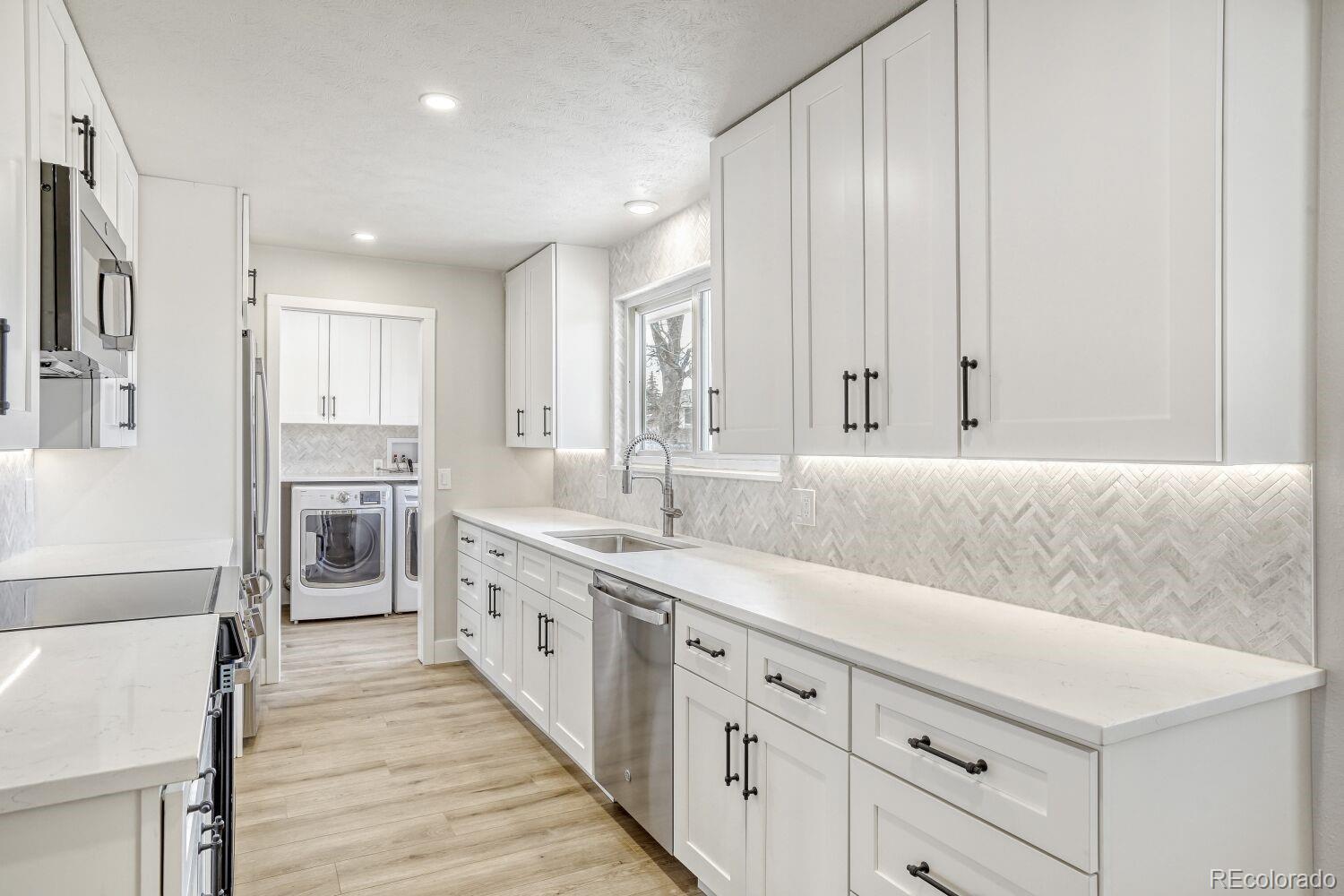 7037 S Newland Street